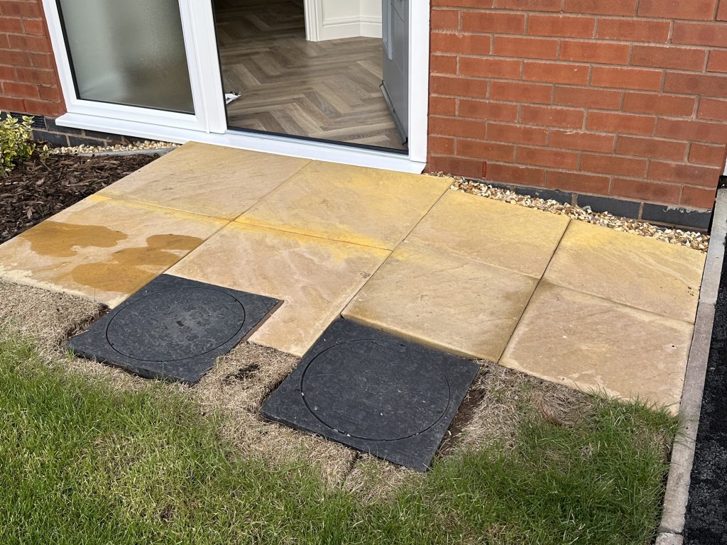 Yellowing slabs from brick acid